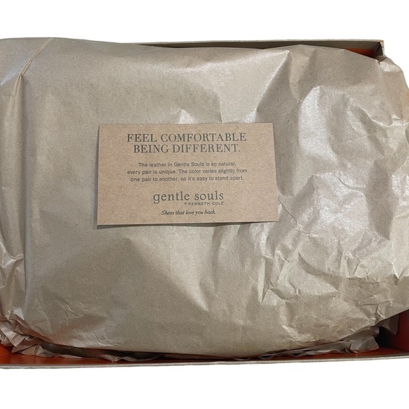 Gentle Souls Best 65MM Zip Bootie Black Suede Side Zip NEW Size 5.5 - Picture 6 of 7